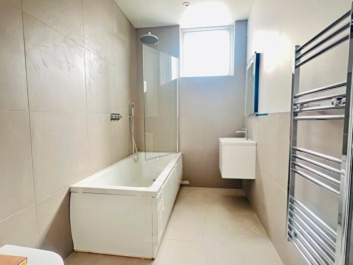 2 Bedroom Flat To Rent In High Street, Flat, CR0