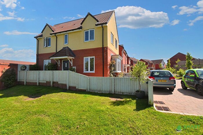 3 Bedroom Detached House To Rent In Lang Hill, Exeter, EX1