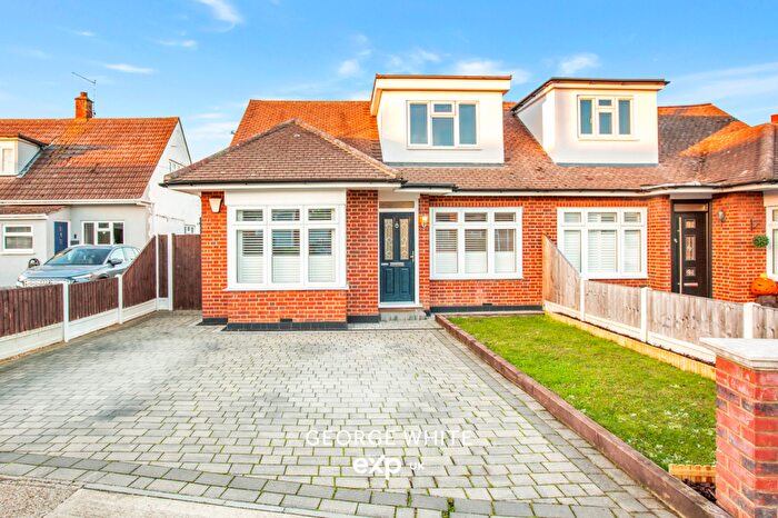 4 Bedroom Semi Detached House For Sale In Danesfield, Benfleet, SS7