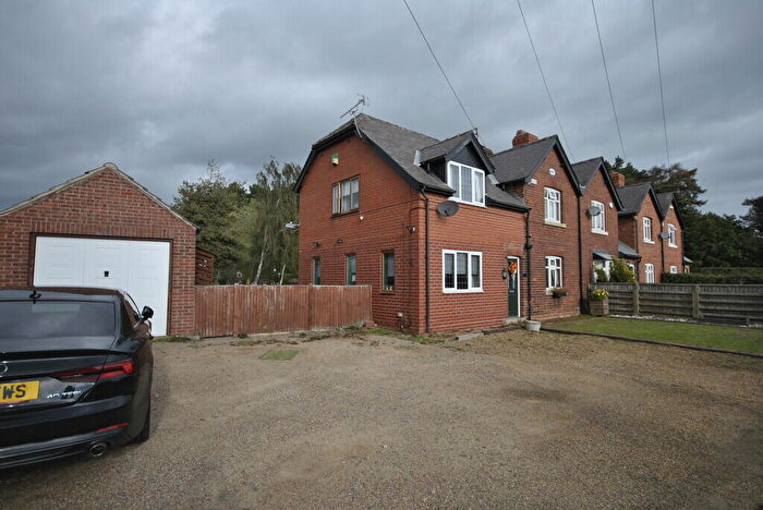 3 Bedroom Cottage To Rent In Stripe Road, Tickhill, DN11