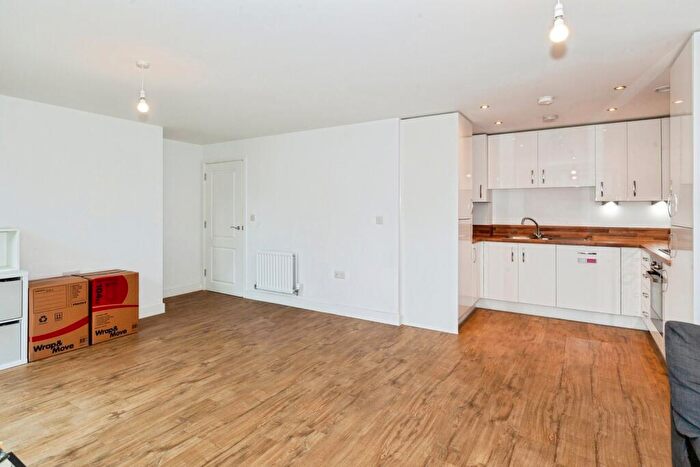 2 Bedroom Flat For Sale In Vicus Way, Maidenhead, Berkshire, SL6