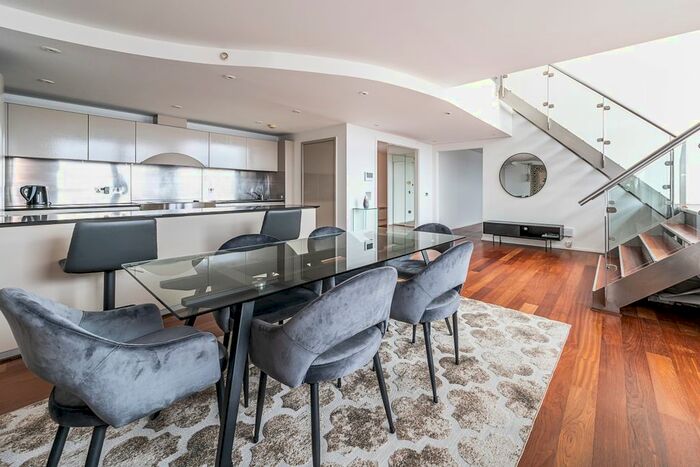 2 Bedroom Flat To Rent In Westminster Bridge Road, London, SE1