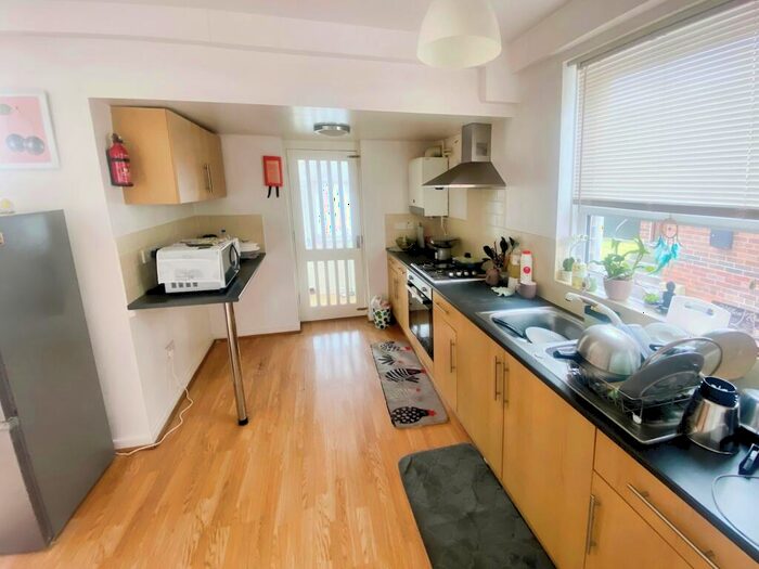 2 Bedroom Semi-Detached House For Sale In Yew Lane, Sheffield, S5