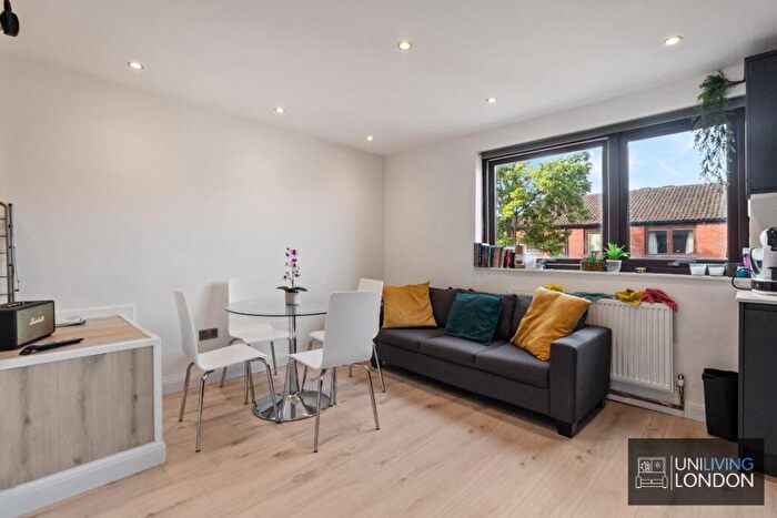 2 Bedroom Flat To Rent In Minton Mews, London, NW6