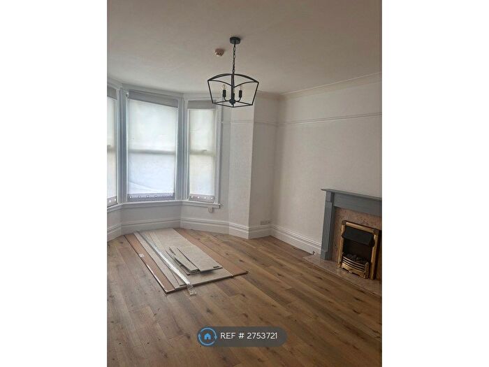 2 Bedroom Flat To Rent In Clifton Road, Llandudno, LL30