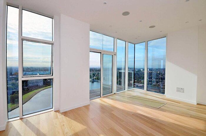 3 Bedroom Flat To Rent In Woodberry Grove, Finsbury Park, London, N4