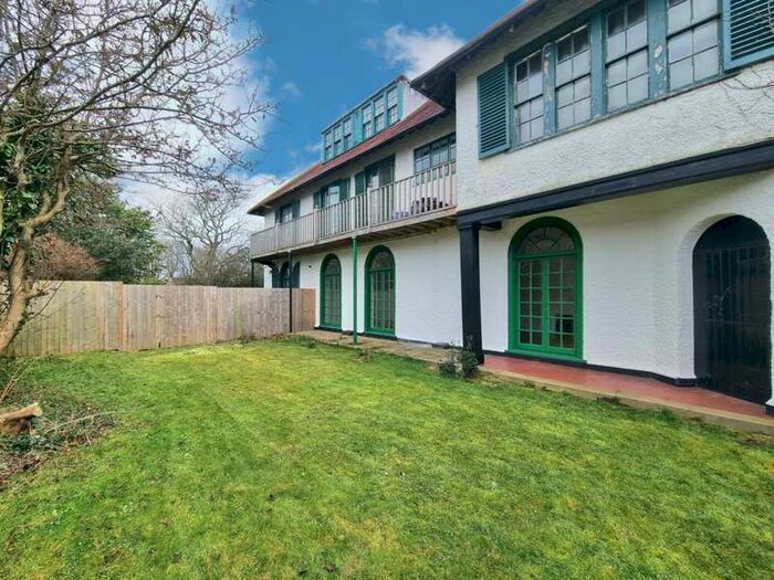 2 Bedroom Flat To Rent In Grimston Gardens, Folkestone, CT20