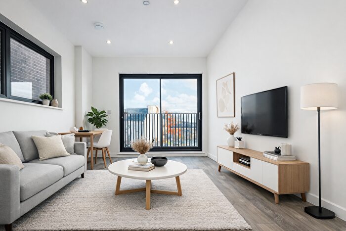 1 Bedroom Flat To Rent In Maybank Road, London, E18