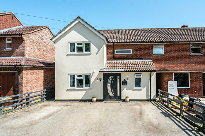 4 Bedroom End Of Terrace House For Sale In High Oaks, St. Albans, AL3