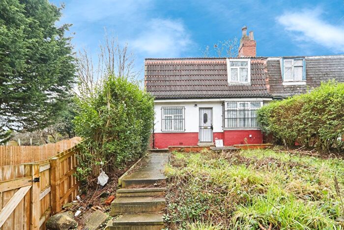 2 Bedroom Semi Detached House For Sale In Sandhurst Avenue, Leeds, LS8