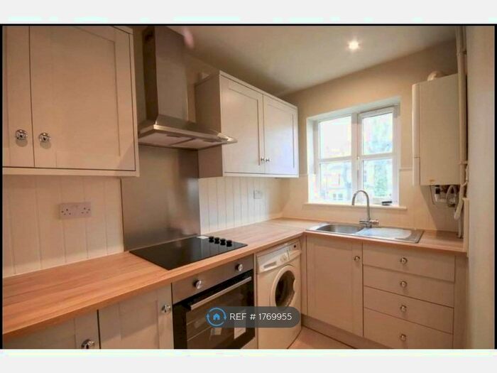 1 Bedroom Flat To Rent In Thornsett Road, Sheffield, S7