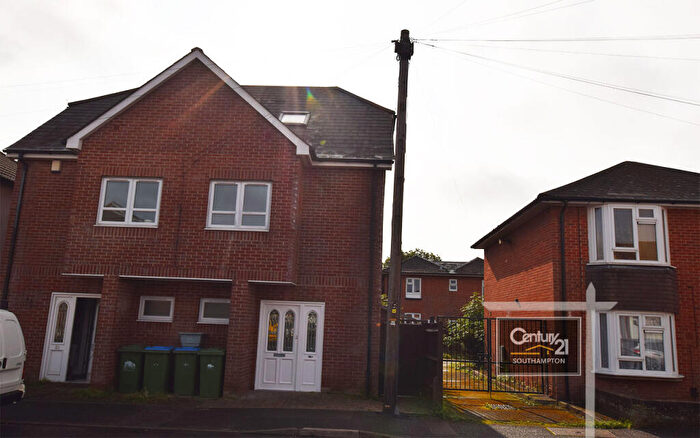 3 Bedroom Town House To Rent In |Ref: |, Grove Road, Southampton, SO15