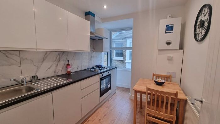 1 Bedroom Flat To Rent In Wallwood Road, London, E11