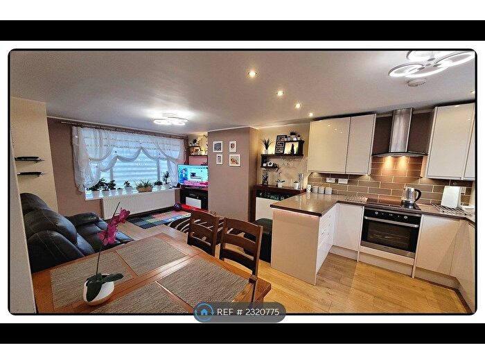 3 Bedroom Semi-Detached House To Rent In Wistaston Avenue, Crewe, CW2