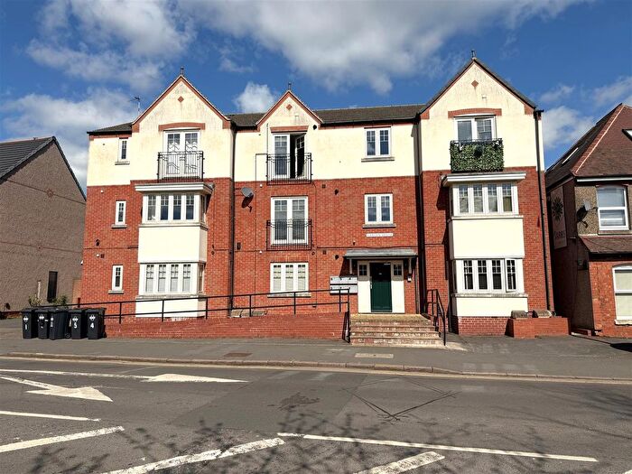2 Bedroom Flat For Sale In Hillmorton Road, Rugby, CV22