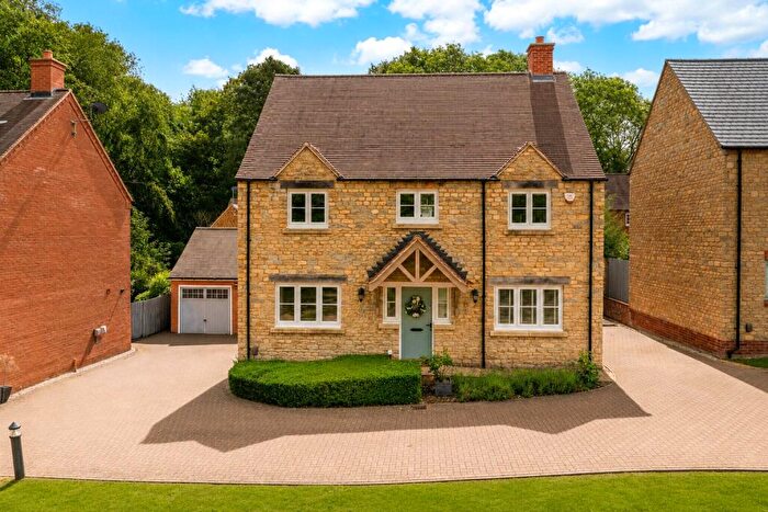 4 Bedroom Detached House For Sale In Drayson Way, Towcester, Northamptonshire, NN12