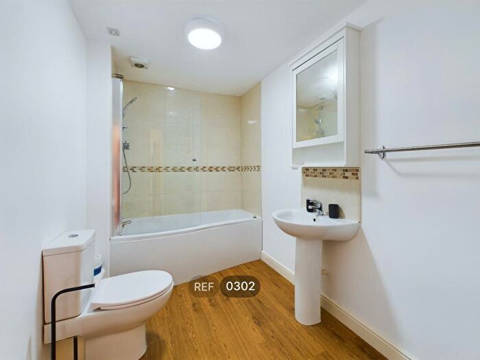 2 Bedroom Apartment To Rent In Kings Court, Wright Street, HU2