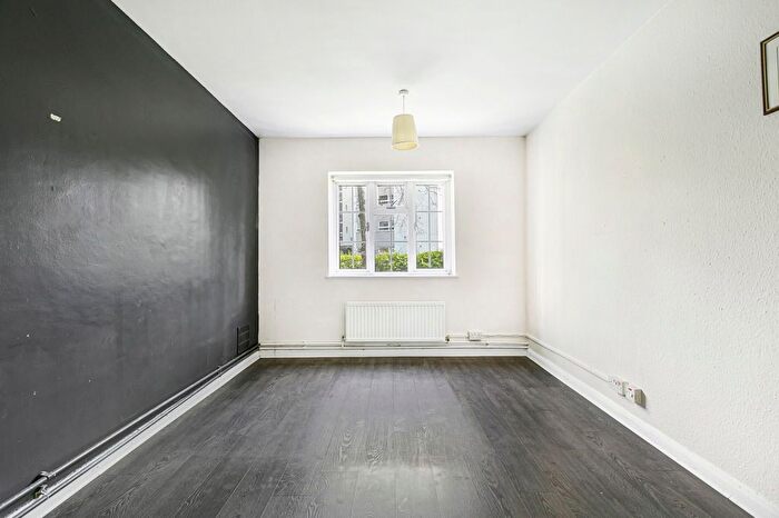 2 Bedroom Flat For Sale In Leigham Court Road, London, SW16