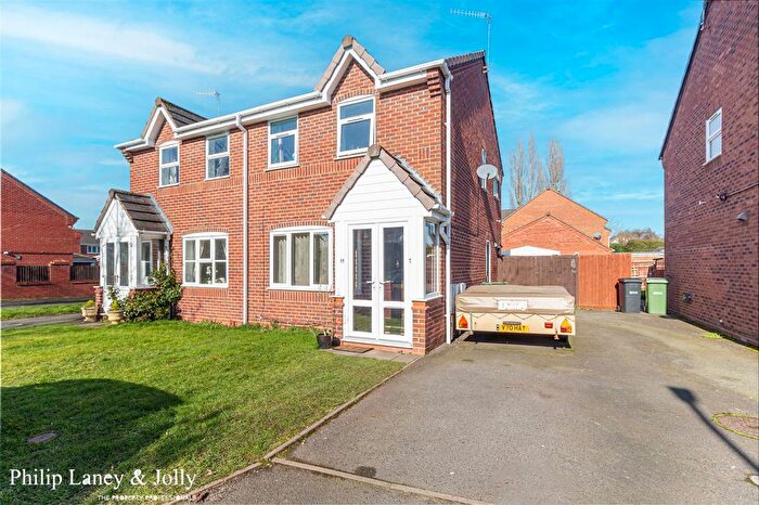 3 Bedroom Semi-Detached House For Sale In Smiths Avenue, Worcester, WR2
