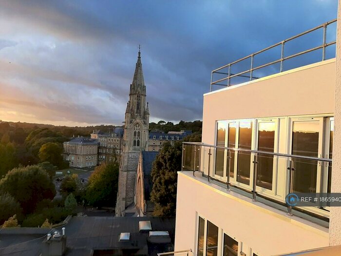 2 Bedroom Flat To Rent In St. Stephen Martyr, Bournemouth, BH2