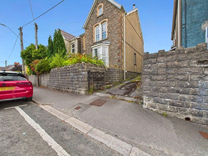 3 Bedroom Semi-Detached House For Sale In Gwilym Road, Cwmllynfell, SA9