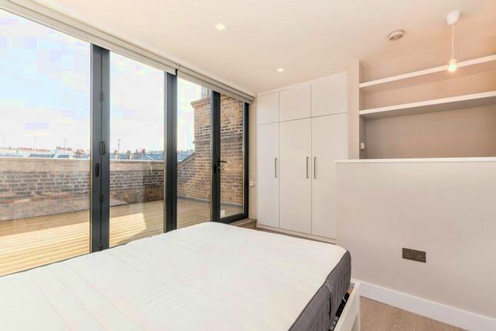 2 Bedroom Flat To Rent In Clarendon Road, Clarendon Cross, London, W11