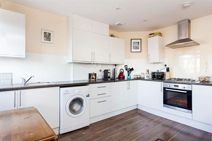 2 Bedroom Flat To Rent In Stamford Hill, London, N16