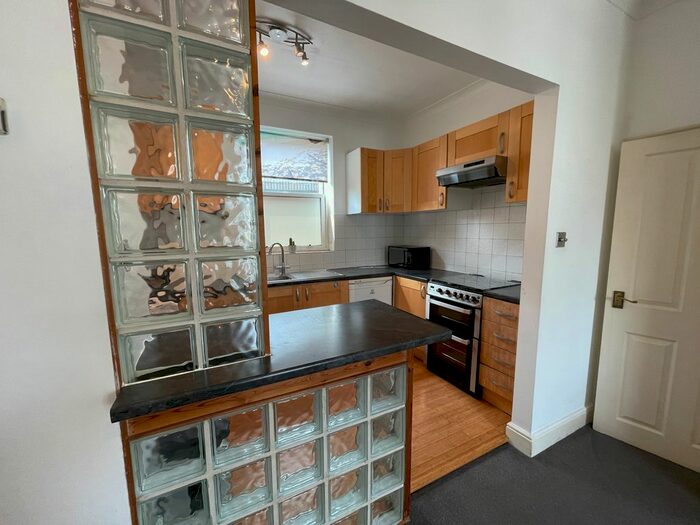 2 Bedroom Flat To Rent In Finborough Road, West Brompton, Earls Court, London, SW10