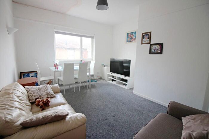2 Bedroom Apartment For Sale In Twyford Avenue, Portsmouth, Hampshire, PO2