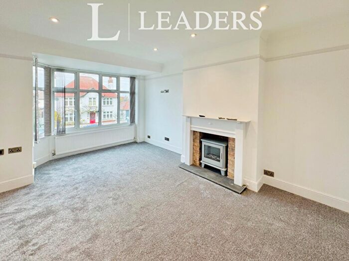 2 Bedroom Flat To Rent In Crescent Road, IP11