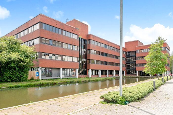 1 Bedroom Apartment To Rent In Kingfisher House, Aylesbury, HP21