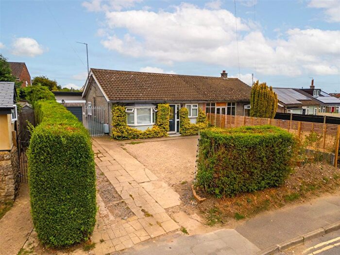 3 Bedroom Semi-detached House For Sale In Wellington Street, Thame, OX9