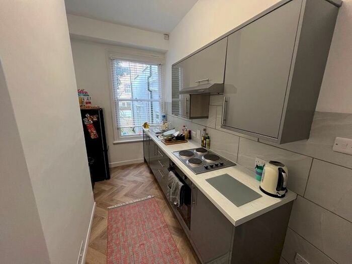 Studio To Rent In Westbourne Gardens, Hove, BN3