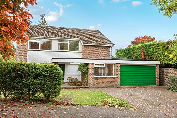 4 Bedroom Detached House For Sale In Badingham Drive, Fetcham, KT22