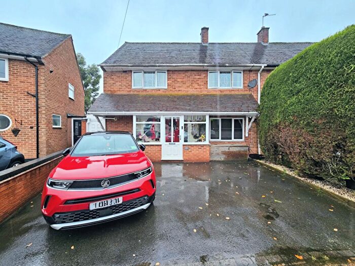 4 Bedroom Semi Detached House For Sale In Chilcote Close, Birmingham, B28