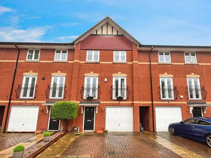 4 Bedroom Town House For Sale In Regents Place, Lostock, BL6