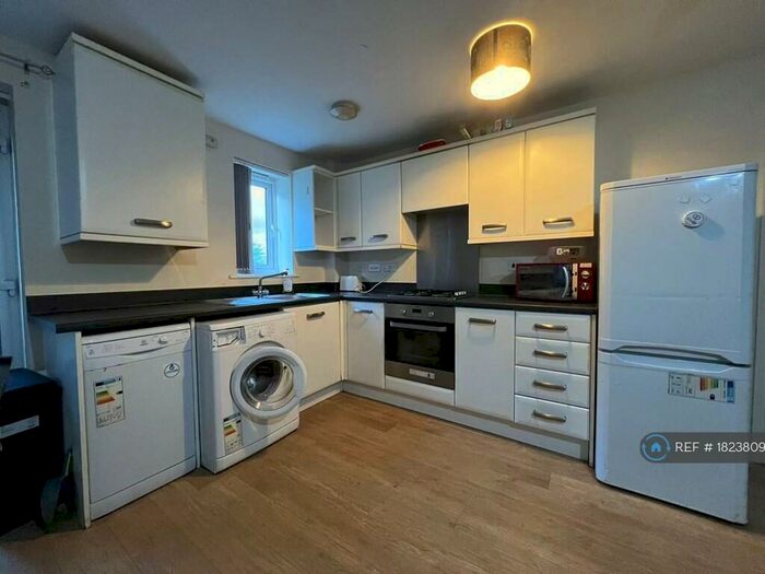 2 Bedroom Flat To Rent In Signals Drive, Coventry, CV3