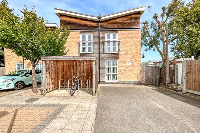 1 Bedroom Flat For Sale In Lornes Close, Southend-On-Sea, SS2