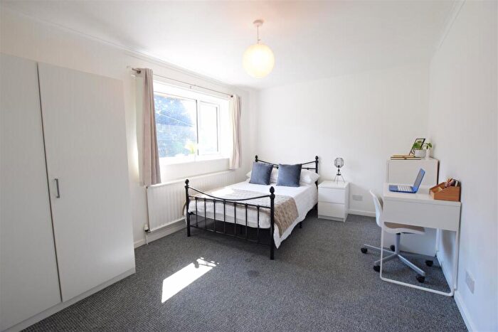 3 Bedroom Terraced House To Rent In Aylesby Close - Student House - /, LN1
