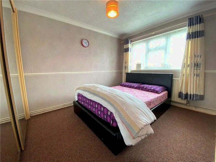 3 Bedroom Maisonette To Rent In Aldershot, Hampshire, GU12