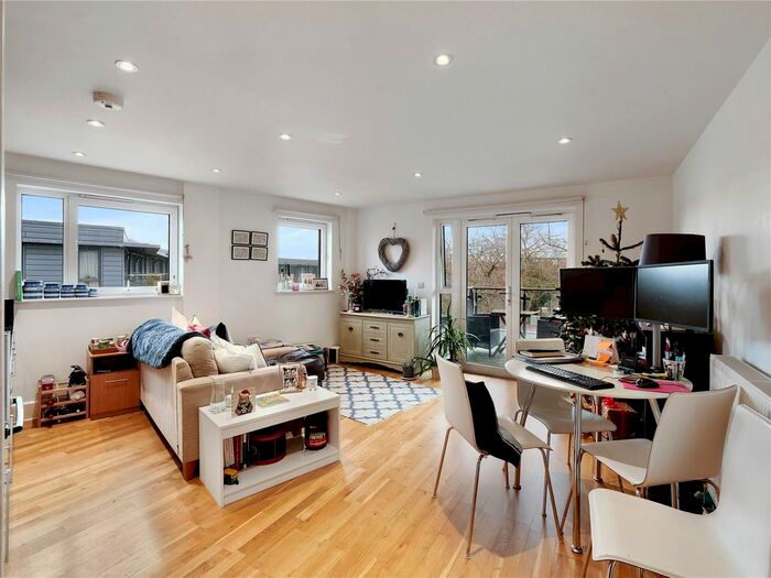 1 Bedroom Flat To Rent In Dragmore Street, London, SW4