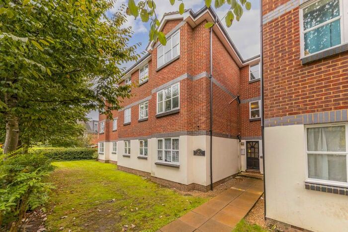 1 Bedroom Flat To Rent In Malting Way, Isleworth, TW7