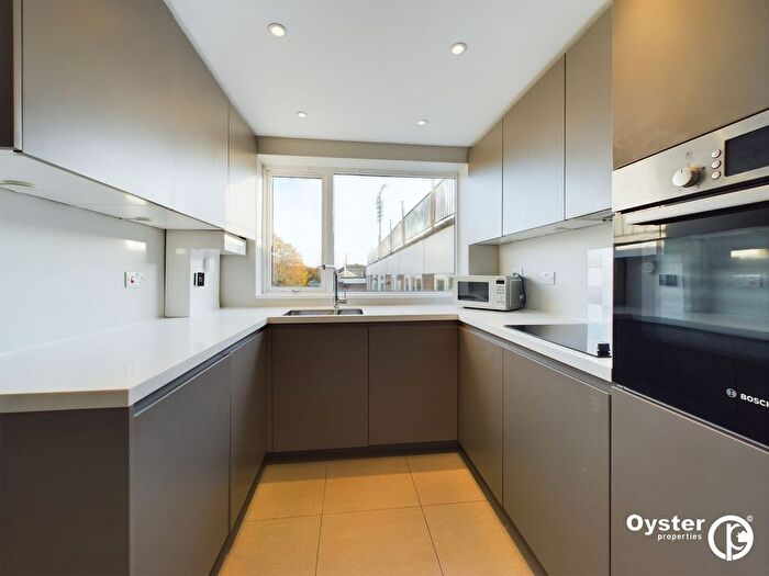 2 Bedroom Flat To Rent In Garden Court, Stanmore, HA7
