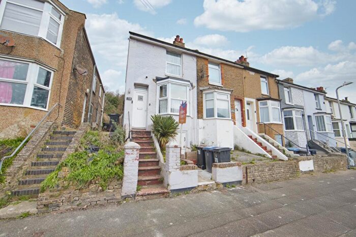 2 Bedroom End Of Terrace House For Sale In Mayfield Avenue, Dover, Kent, CT16