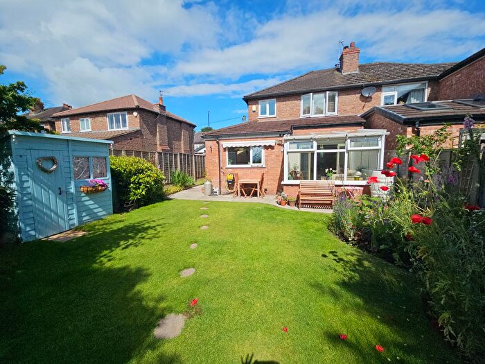 3 Bedroom Semi-Detached House For Sale In Stockport Road, Altrincham, WA15