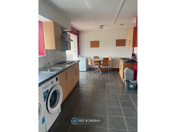 6 Bedroom Semi-Detached House To Rent In Maytree Close, Guildford, GU1