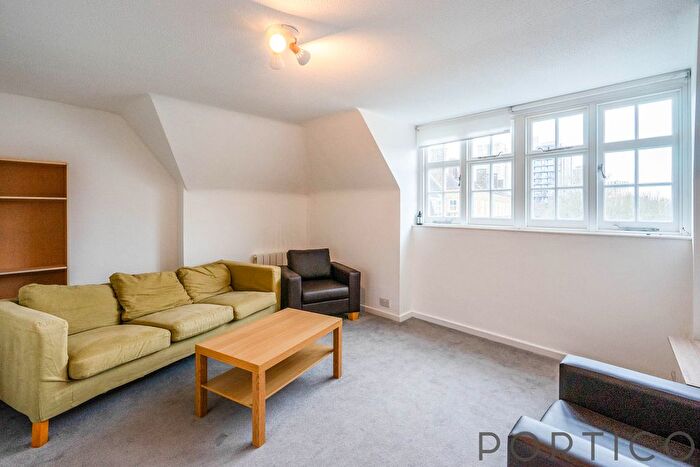 3 Bedroom Flat To Rent In Vicarage Crescent, London, SW11