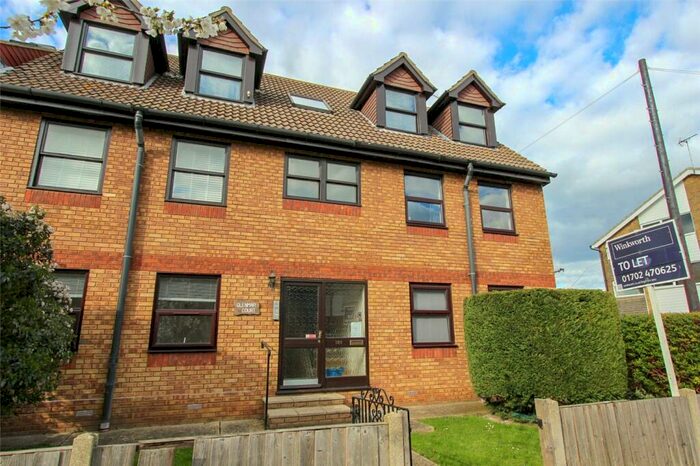 1 Bedroom Apartment To Rent In Glendale Gardens, Leigh-on-Sea, Essex, SS9