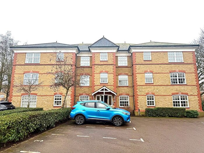 2 Bedroom Flat To Rent In Fleming Drive, London, N21