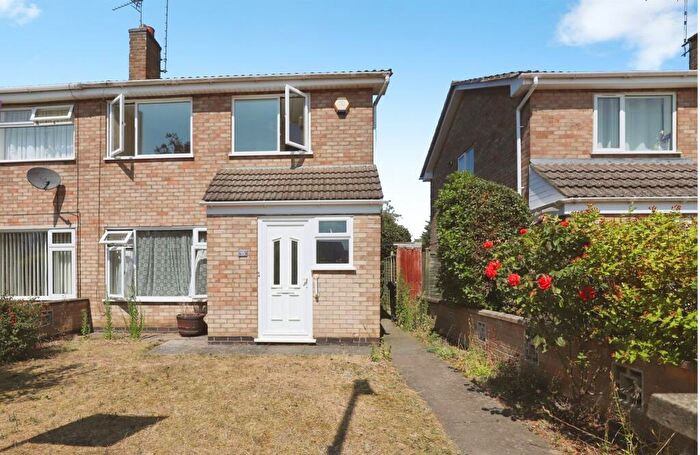 3 Bedroom Semi-Detached House For Sale In Melrose Close, Stamford, PE9